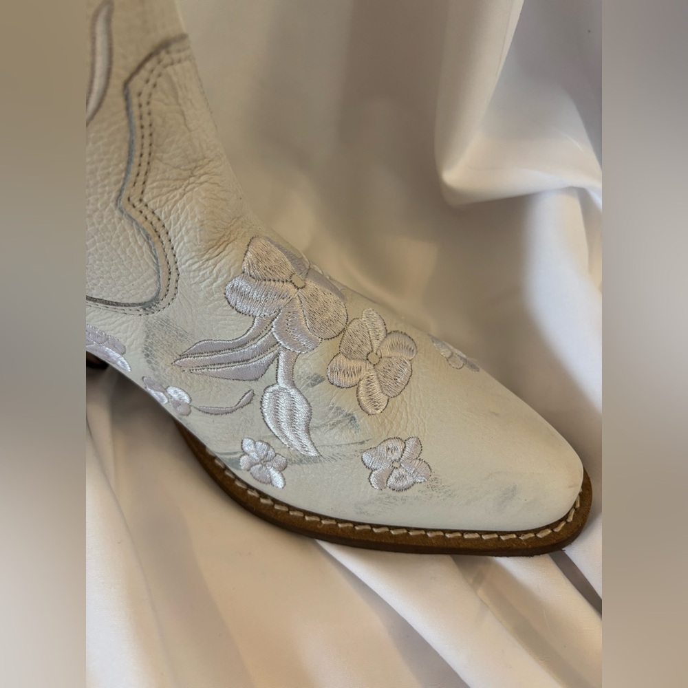 Dingo White Embroidered Western Heeled Boots - Picture 5 of 14